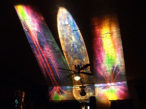 Projektionen von Gela: “show me the bass” (digital art)