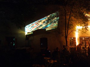 Projektionen von Gela: "Bones in Radiation"