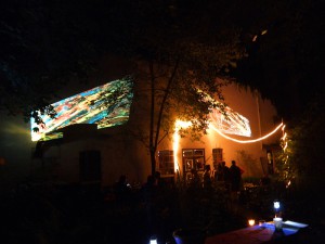 Projektionen von Gela: "Bones in Radiation"