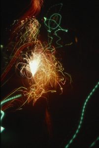 Explosion und Perlenkette